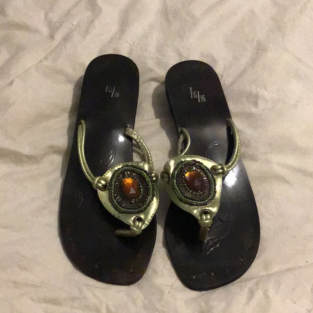 Zig zag gold Sandals